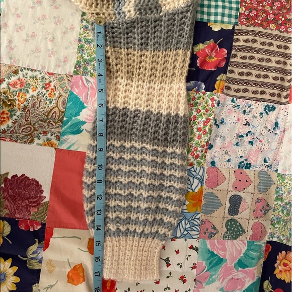 Paris To Jena Oversized Sweater Crochet Cold Shoulder Turtleneck Size S - Picture 12 of 13